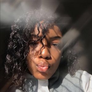 Meet your Posher, Alicia